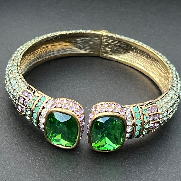 Heidi Daus Signed Hinged Cuff Bracelet Emerald Green Swarovski Crystals - Picture 9 of 15